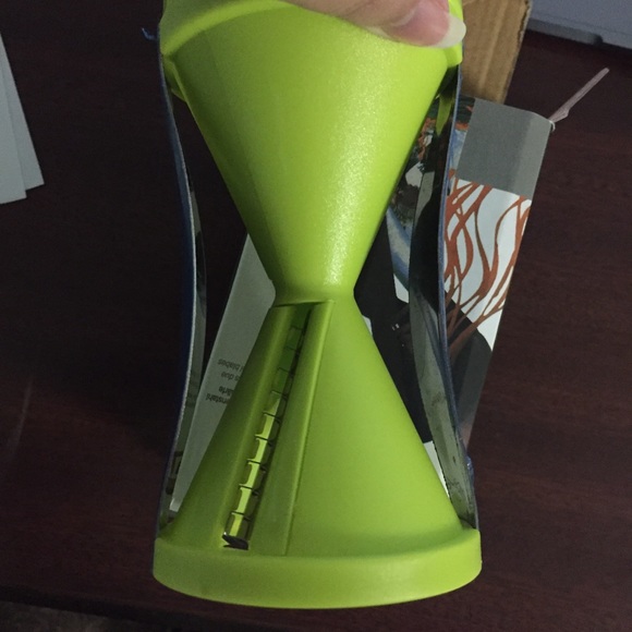 Small spirelli vegetable spiral slicer - Picture 2 of 15